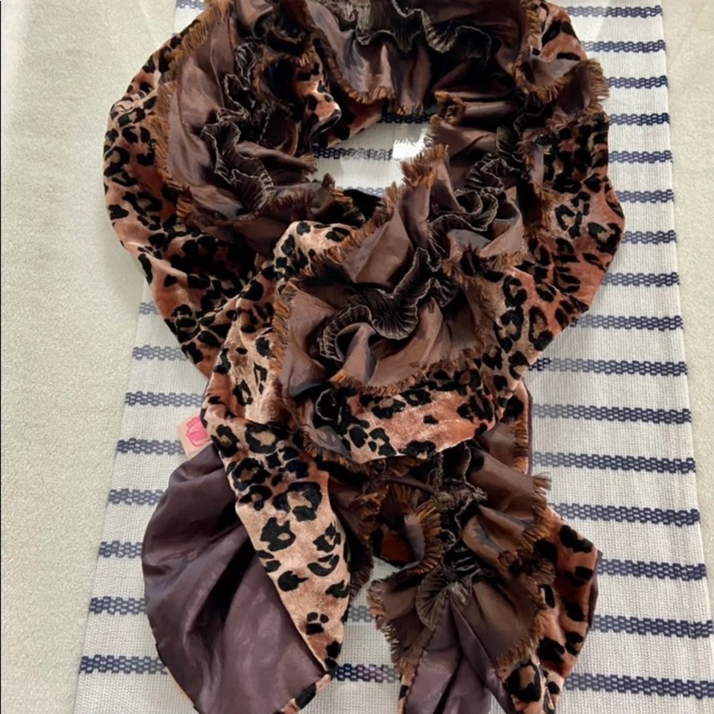 LEOPARD PRINT SCARF - Picture 3 of 10